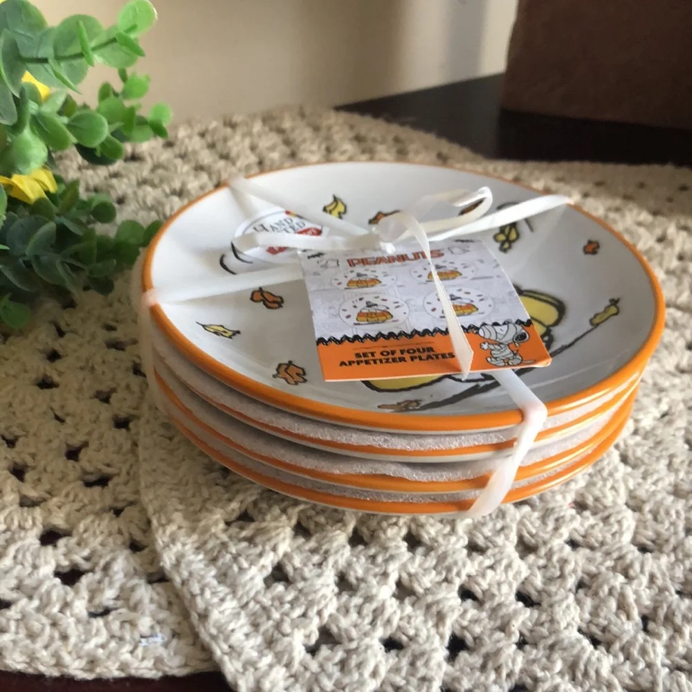 Snoopy Halloween APPETIZER Plates
